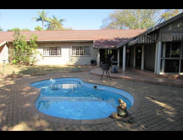 6 BEDROOM HOUSE FOR SALE IN WHITE RIVER EXT 5